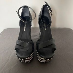 Pour La Victoire Platform Wedges / 8.5